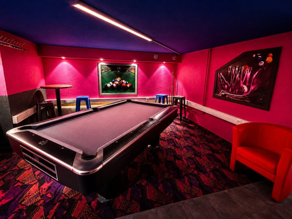 Billard américain — BAR LE BOWLING, Crans-Montana