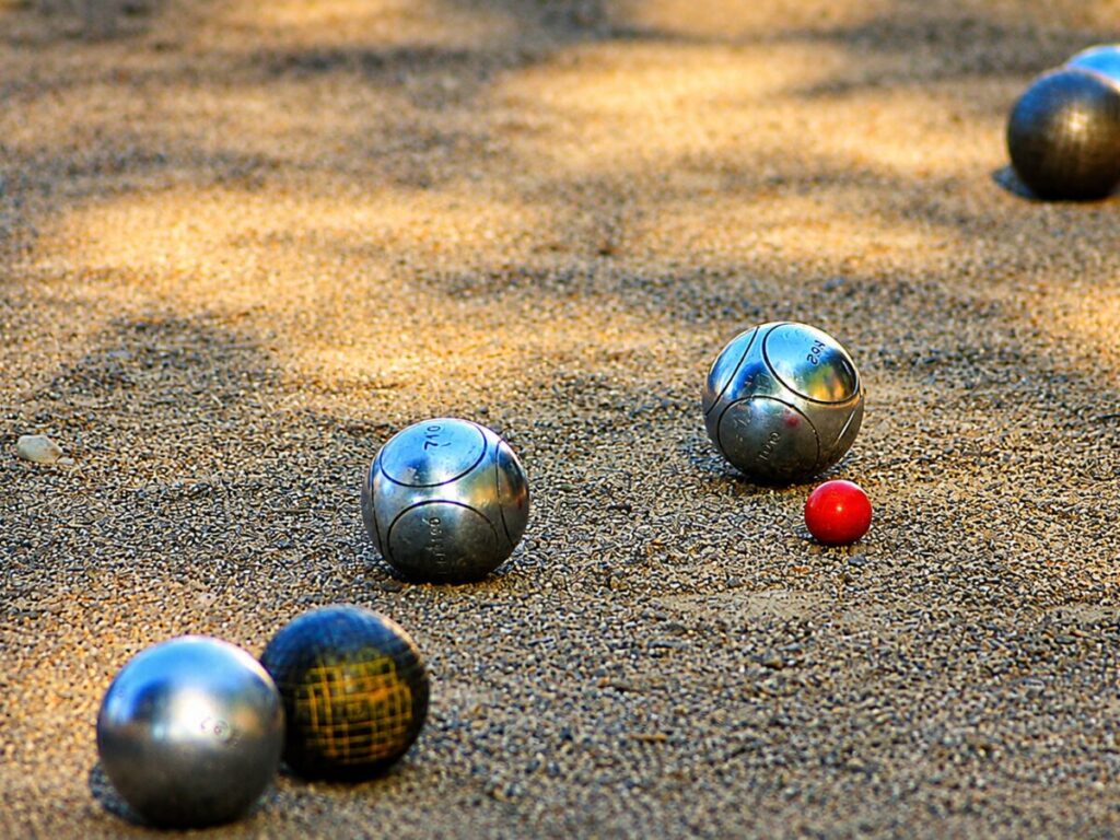 Pétanque — BAR LE BOWLING, Crans-Montana